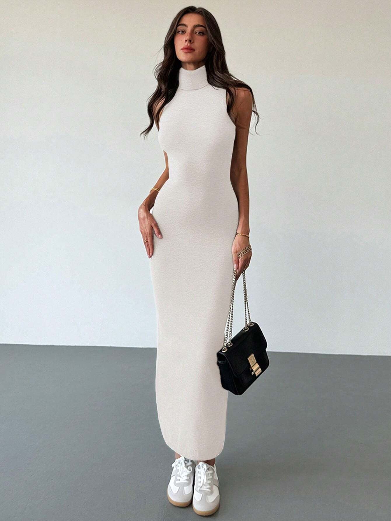 Vestido Longo Justo com Gola Alta