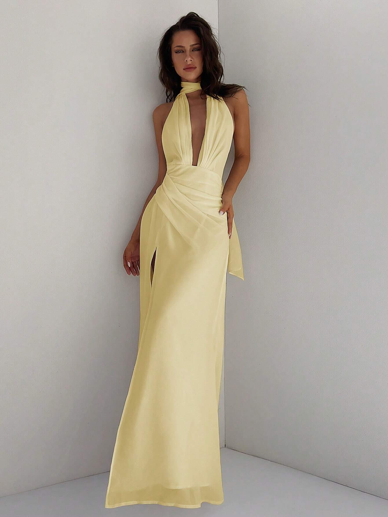 Vestido Longo Costa Nua – Decote Profundo em V