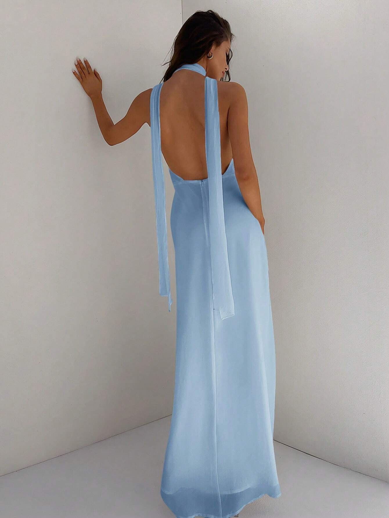 Vestido Longo Costa Nua – Decote Profundo em V