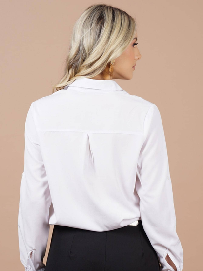 Camisa Branca Minimalista com Botões